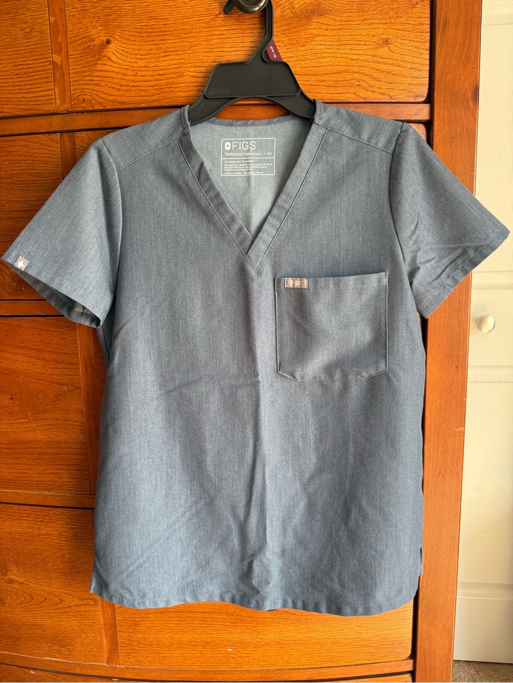 FIGS Catarina Scrub Top Heather Blue Denim XS Women’s